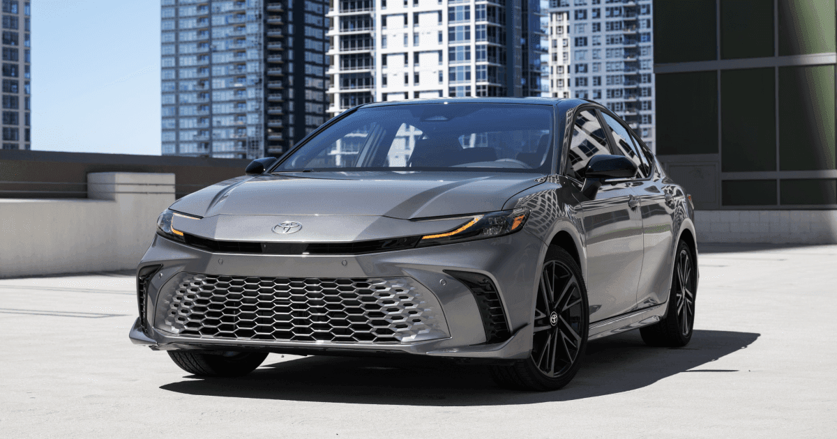 2025 Toyota Camry LE – Hybrid MPG Champ [Specs & Guide] 2025